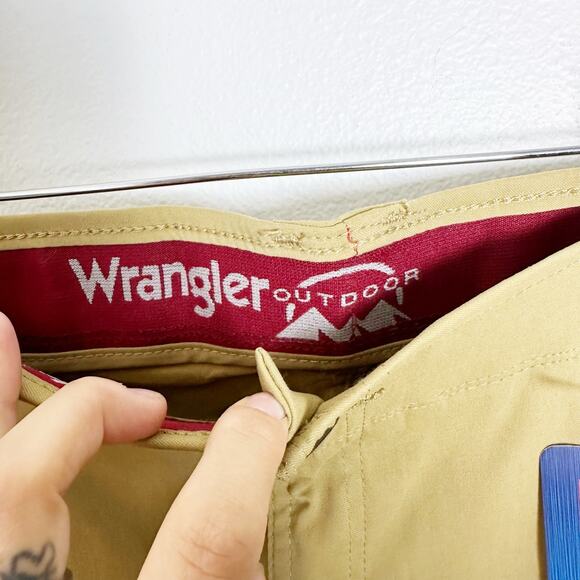 NWT Wrangler Straight Fit Outdoor Athletic Khaki Beige Pants sz 38x30 - Picture 6 of 9